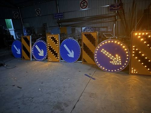 朔州朔州河南太阳能交通标牌 河南自发光交通路标牌厂家